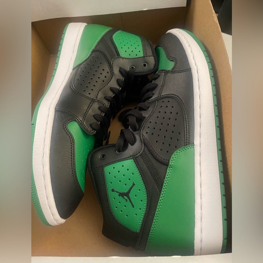 1) Nike Jordon Access green/black men size 12/13 NWT no lid